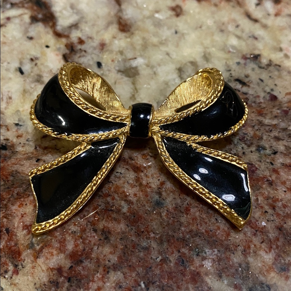 KJL for avon vintage Black and Gold Bow scarf clip